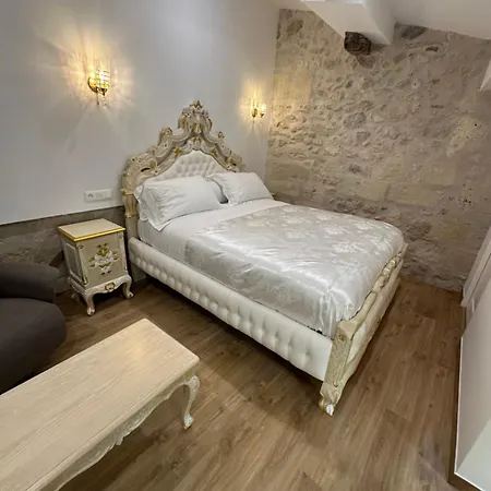 Familial A Mezzanine Presbytere Dans L'eglise 아파트 나르본