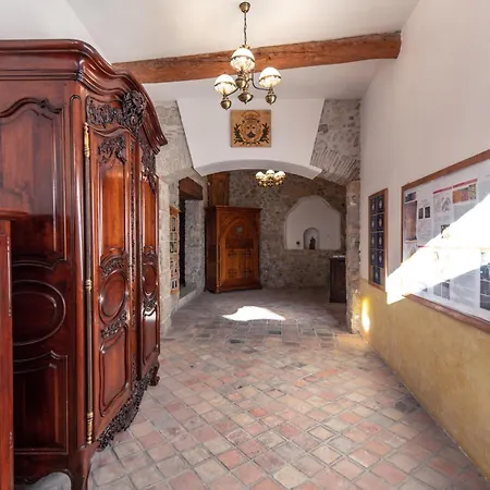 Familial A Mezzanine Presbytere Dans L'eglise 나르본