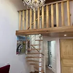 Familial A Mezzanine Presbytère Dans L'église * Narbona