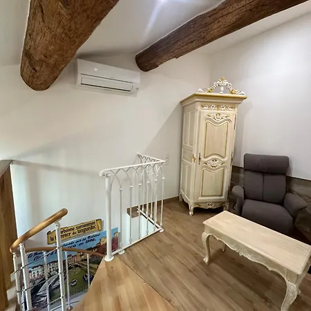 Familial A Mezzanine Presbytere Dans L'eglise *