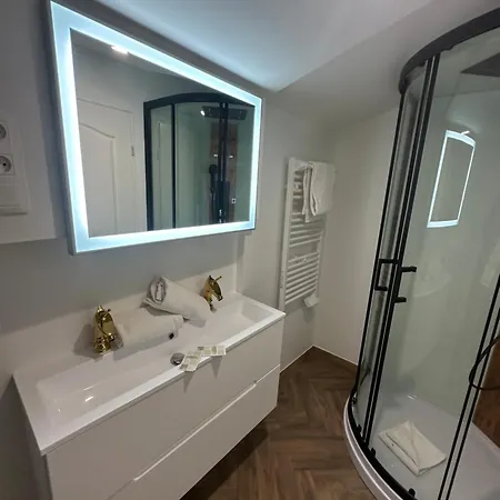 Familial A Mezzanine Presbytere Dans L'eglise Apartmán *