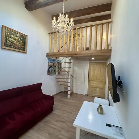 Apartment Familial A Mezzanine Presbytere Dans L'eglise Narbonne