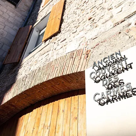 Familial A Mezzanine Presbytere Dans L'eglise