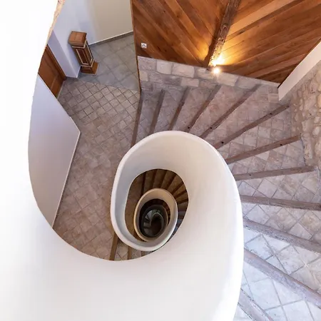 Familial A Mezzanine Presbytere Dans L'eglise *